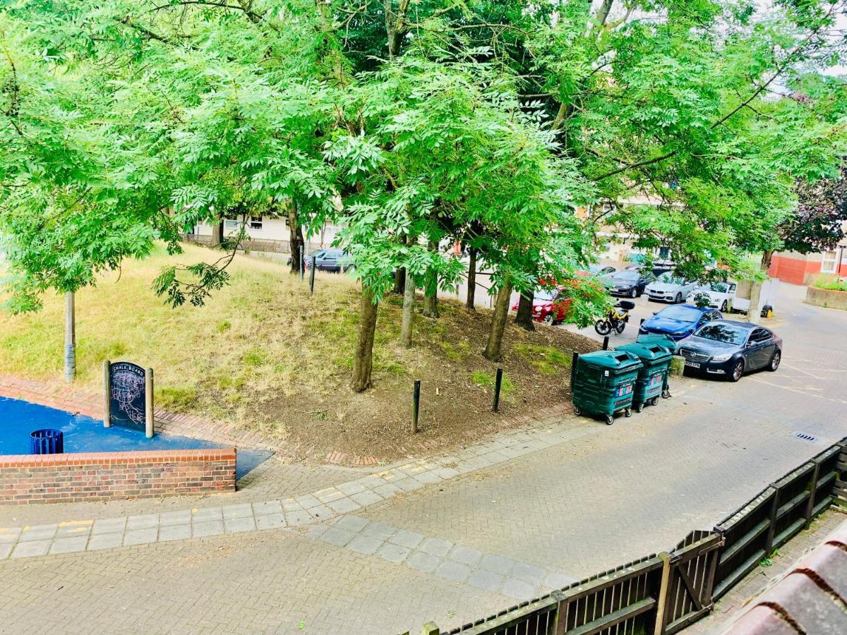 Stunning 3 Bedroom Flat In Stockwell London Kültér fotó